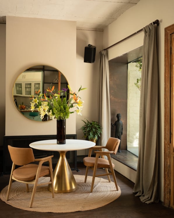 CASA SEIS SIETE WINDOW